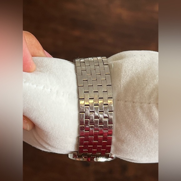 GUCCI 5200L.1 Classic Stainless Steel black Dial Women's Watch - Picture 7 of 13